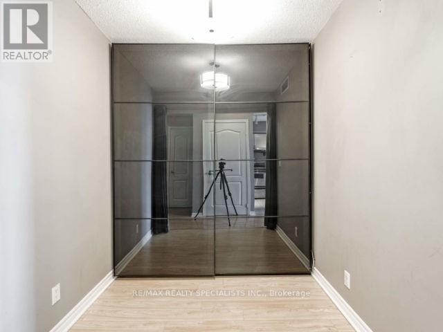 1801 - 1 Elm Drive, Mississauga, Ontario  L5B 4M1 - Photo 4 - W13619096