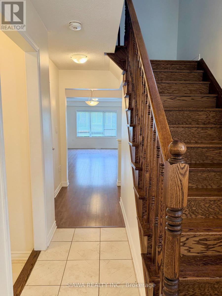 301 Gillett Point, Milton, Ontario  L9T 7K6 - Photo 3 - W13619142