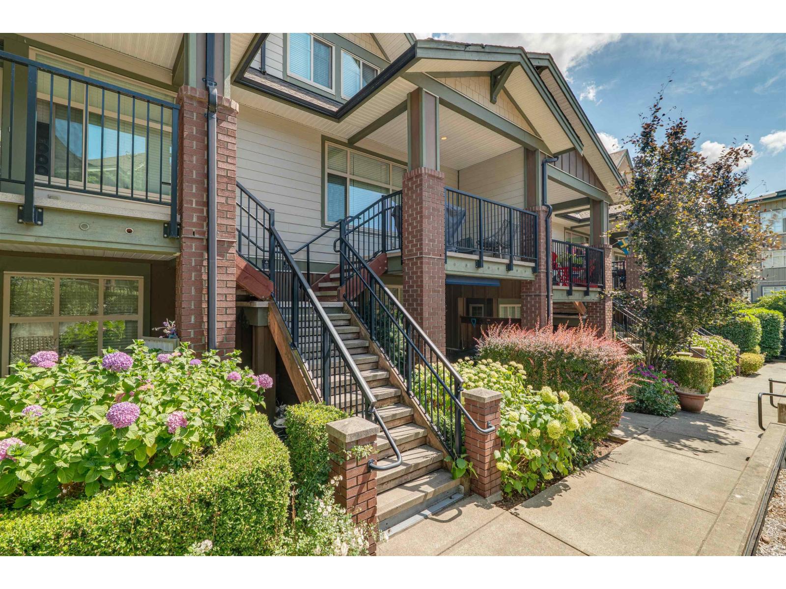 208 6655 192 STREET, surrey, British Columbia