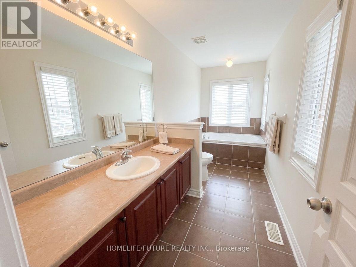 132 William Berczy Boulevard, Markham, Ontario L6C 0S4 - Photo 13 - N13507760