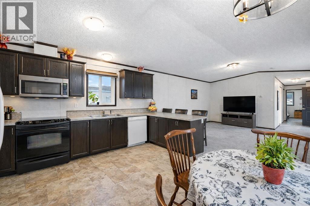 113 Heritage Drive, Okotoks, Alberta  T1S 1M4 - Photo 2 - A2299136
