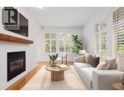 201 118 W 22ND STREET, North Vancouver, British Columbia