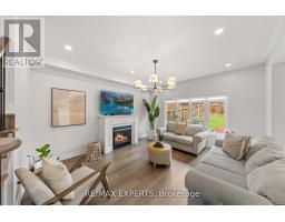 22 MANOR GLEN CRESCENT, East Gwillimbury, Ontario