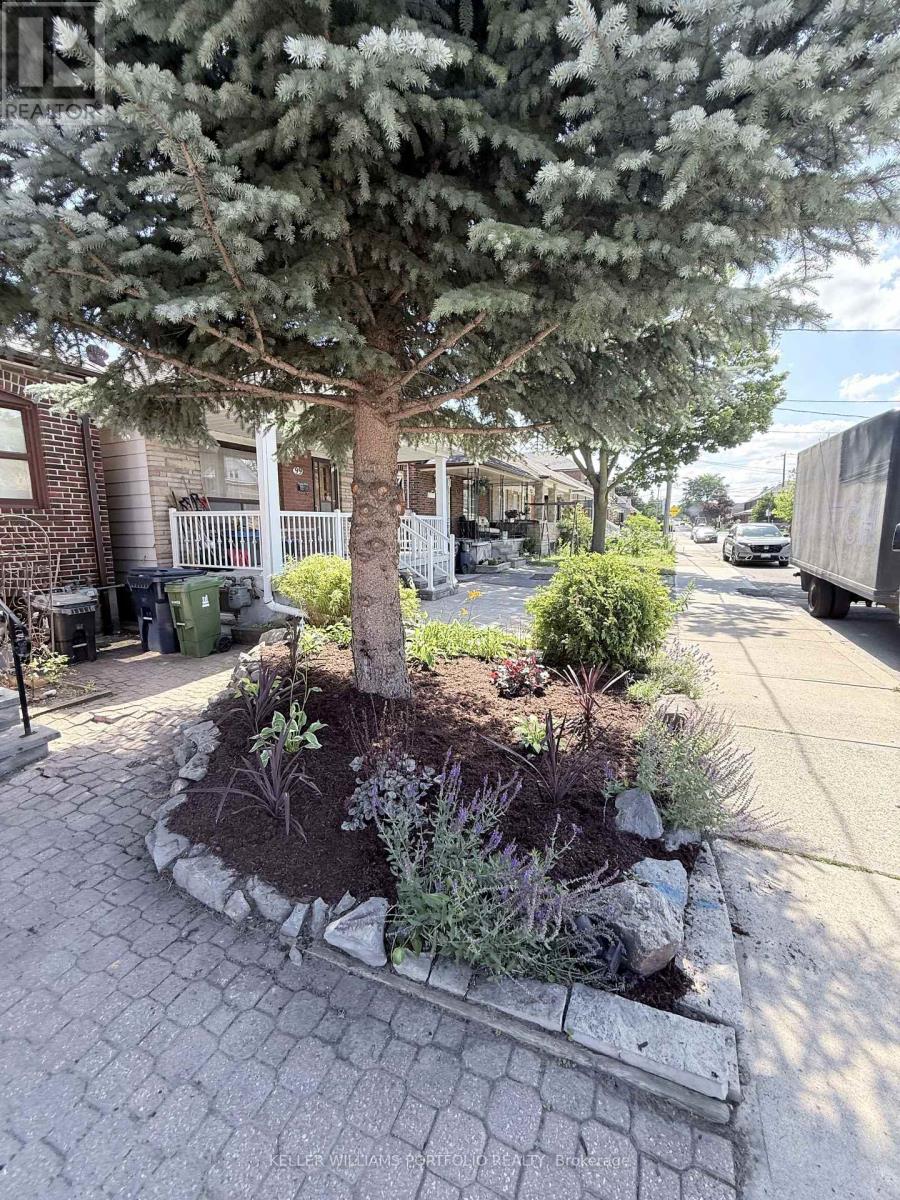 97 Livingstone Avenue, Toronto, Ontario  M6E 2L7 - Photo 15 - W13619158