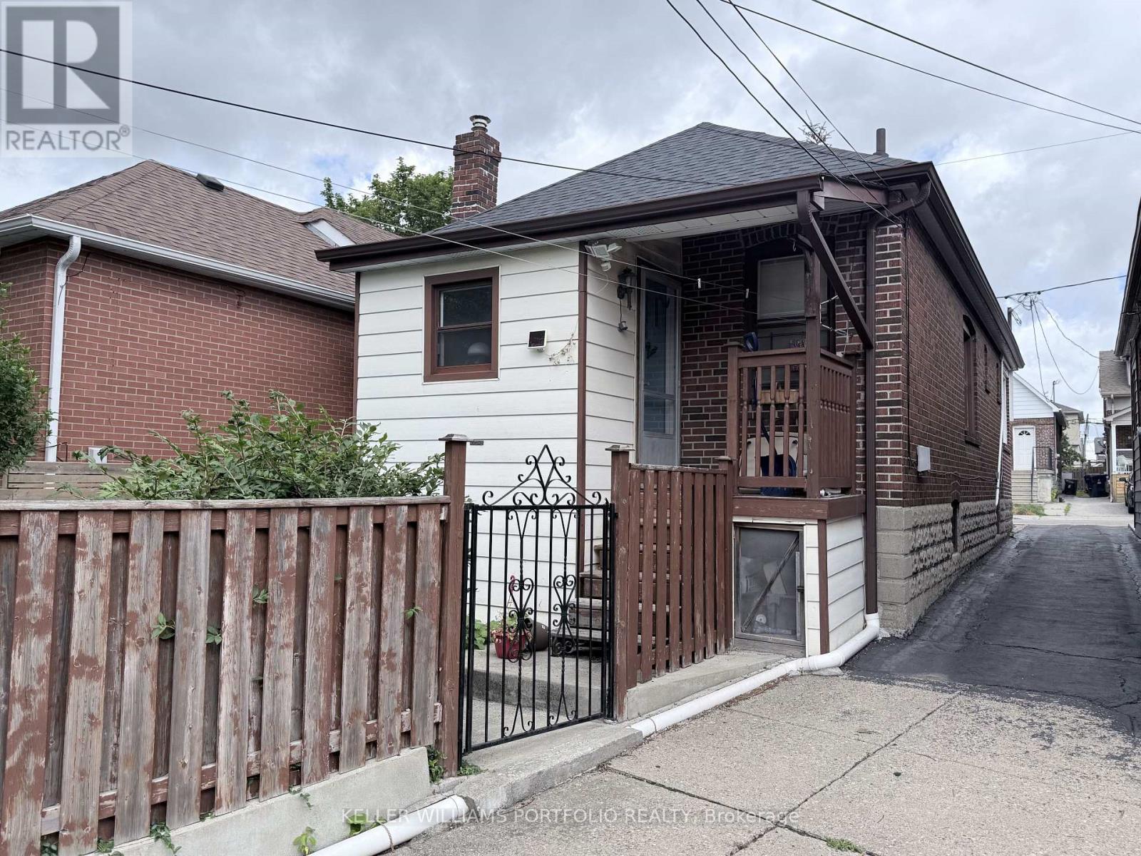 97 Livingstone Avenue, Toronto, Ontario  M6E 2L7 - Photo 18 - W13619158