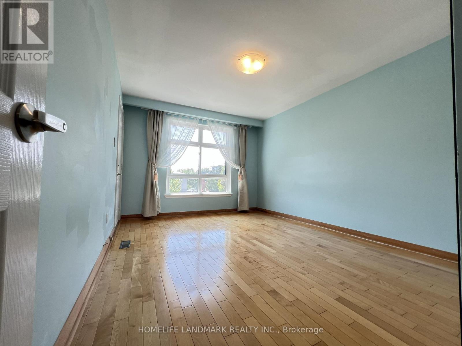 27 Tillplain Road, Toronto, Ontario  M3H 5R1 - Photo 18 - C13606408