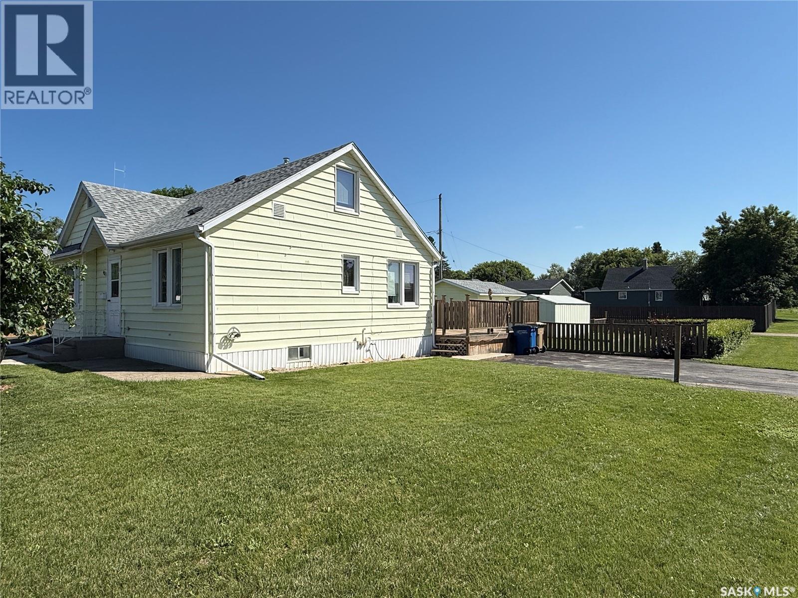 401 2nd Avenue E, Shellbrook, Saskatchewan  S0J 2E0 - Photo 2 - SK044049