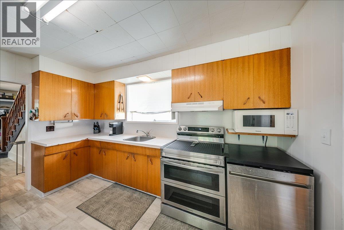 1109 Nelson Avenue, Trail, British Columbia  V1R 3H4 - Photo 3 - 10396164