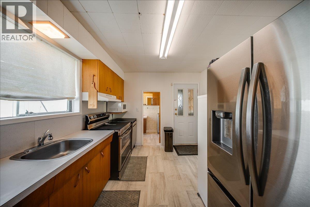 1109 Nelson Avenue, Trail, British Columbia  V1R 3H4 - Photo 6 - 10396164