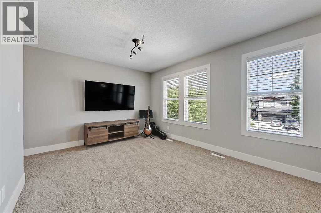 64 Heritage Green, Cochrane, Alberta  T4C 0L3 - Photo 35 - A2324432