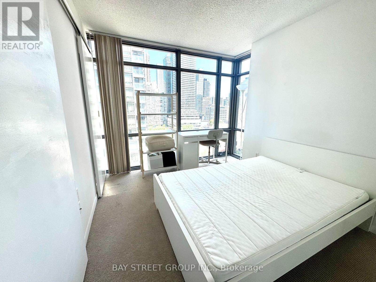1309 - 38 Grenville Street, Toronto, Ontario  M4Y 1A5 - Photo 4 - C13619244