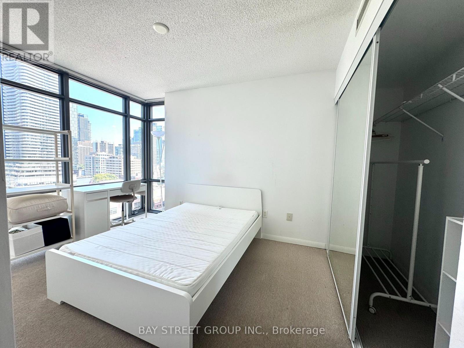 1309 - 38 Grenville Street, Toronto, Ontario  M4Y 1A5 - Photo 5 - C13619244