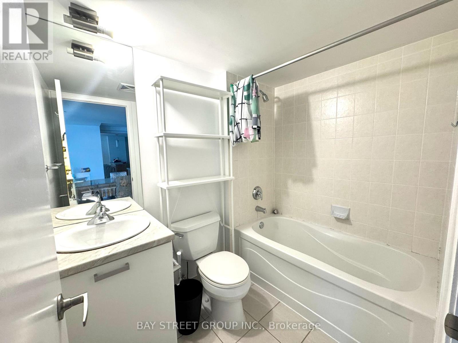1309 - 38 Grenville Street, Toronto, Ontario  M4Y 1A5 - Photo 6 - C13619244