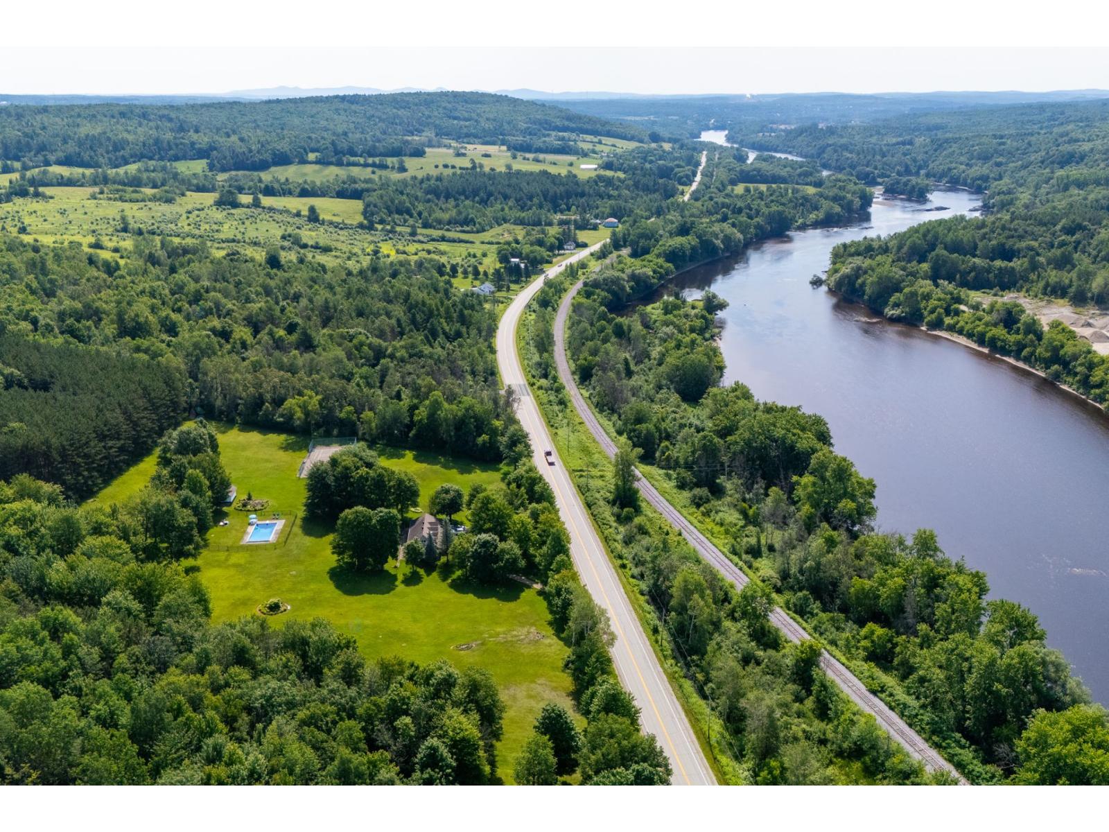 42 Route 143 Cleveland Quebec Canada J0B2H0 2