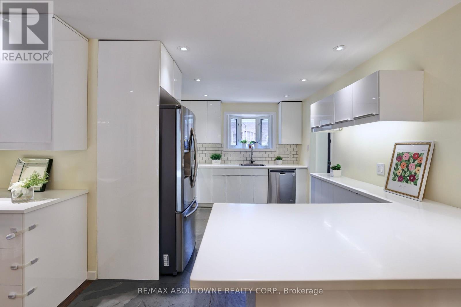 497 Anthony Drive, Oakville, Ontario  L6J 2K6 - Photo 10 - W13619198