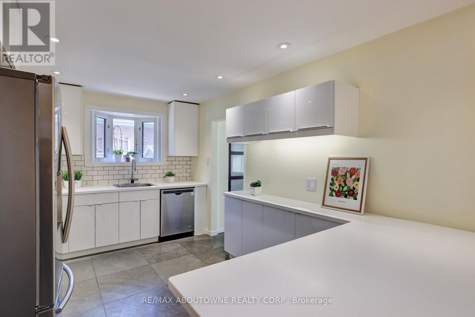 497 Anthony Drive, Oakville, Ontario  L6J 2K6 - Photo 11 - W13619198