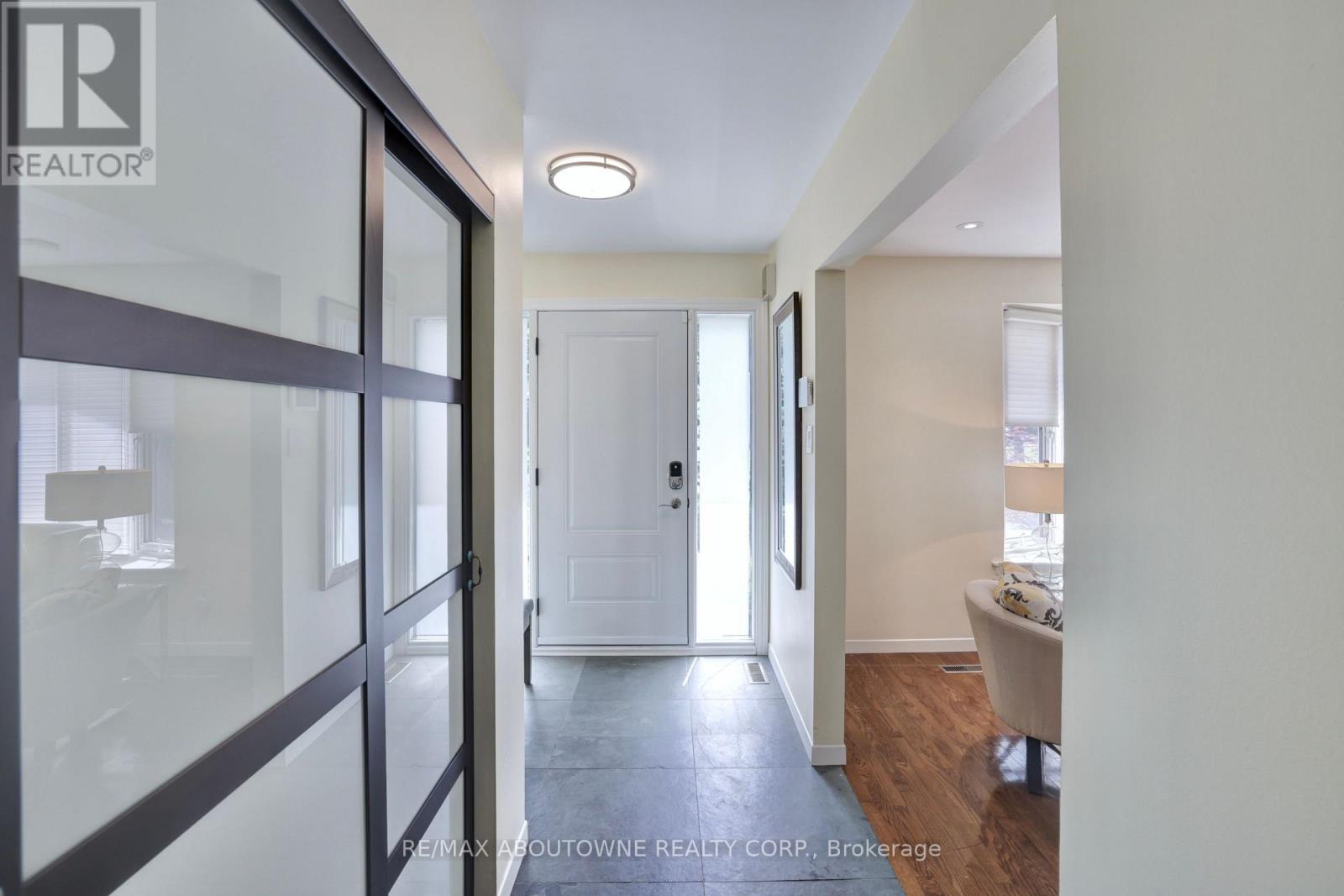 497 Anthony Drive, Oakville, Ontario  L6J 2K6 - Photo 4 - W13619198