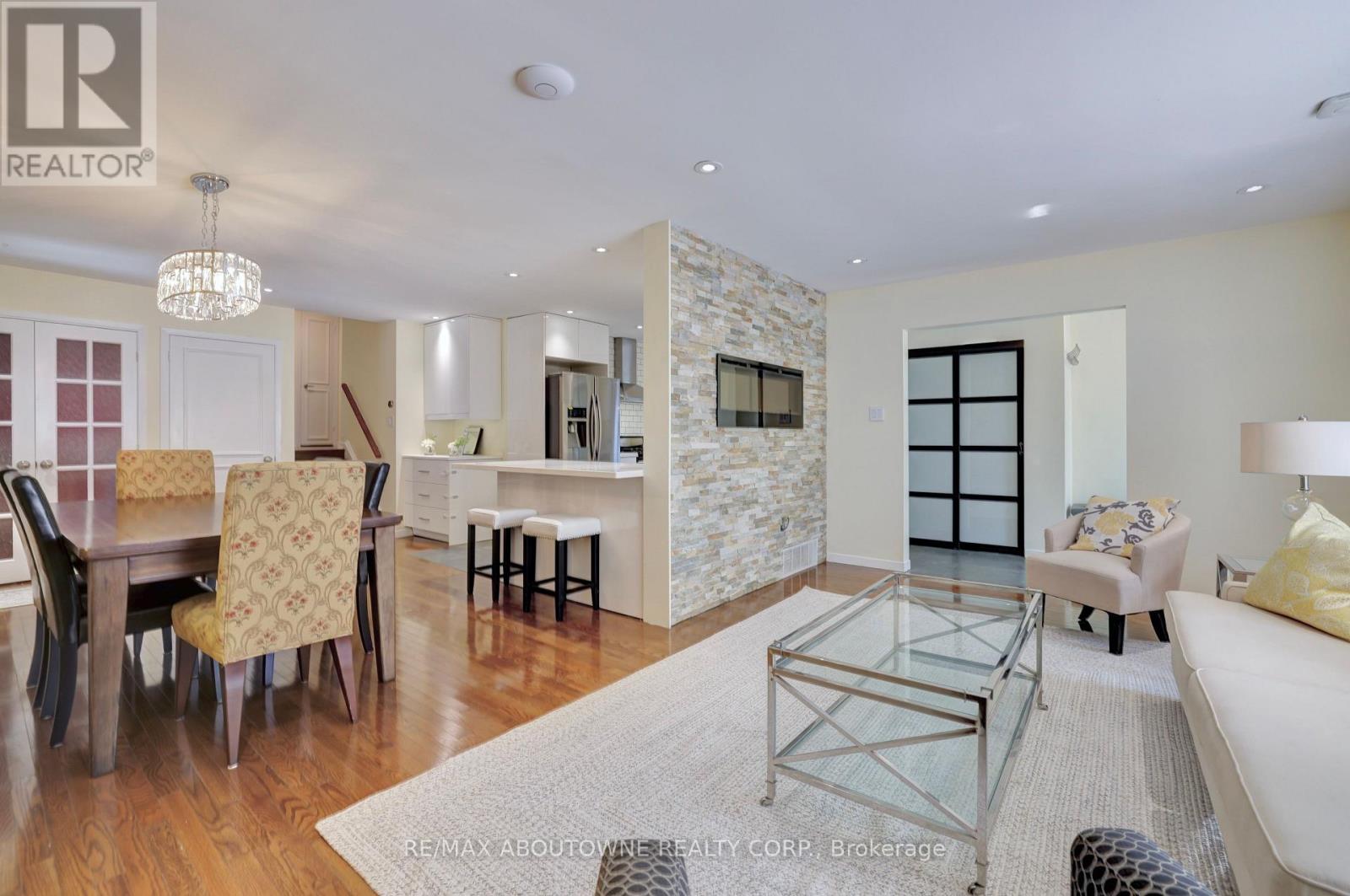 497 Anthony Drive, Oakville, Ontario  L6J 2K6 - Photo 8 - W13619198