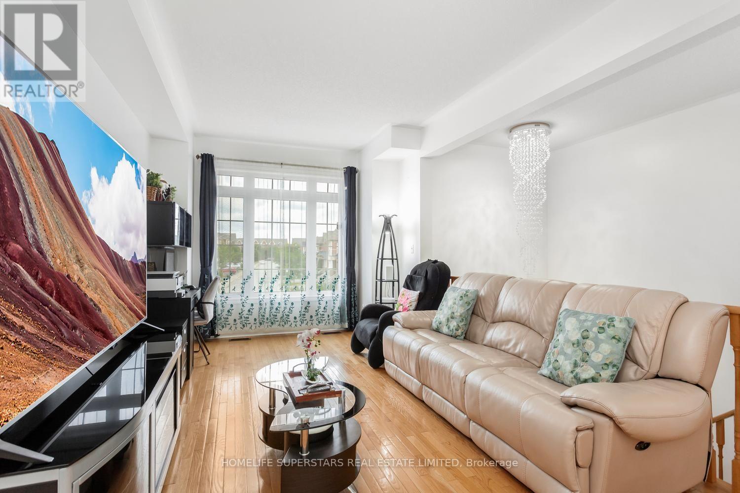 18 Mary Chapman Boulevard, Toronto, Ontario  M9M 0B2 - Photo 10 - W13619226