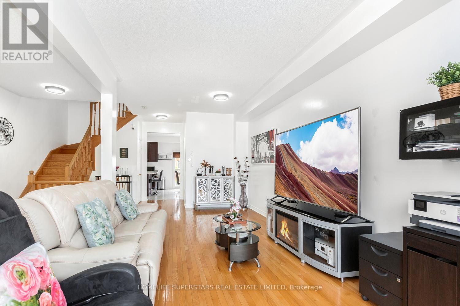 18 Mary Chapman Boulevard, Toronto, Ontario  M9M 0B2 - Photo 11 - W13619226