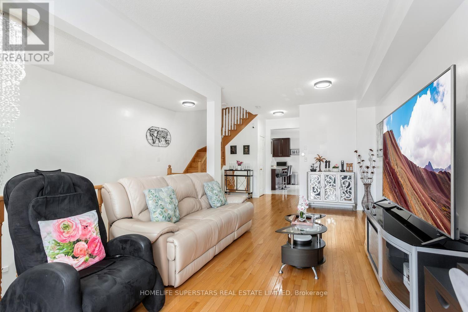 18 Mary Chapman Boulevard, Toronto, Ontario  M9M 0B2 - Photo 12 - W13619226