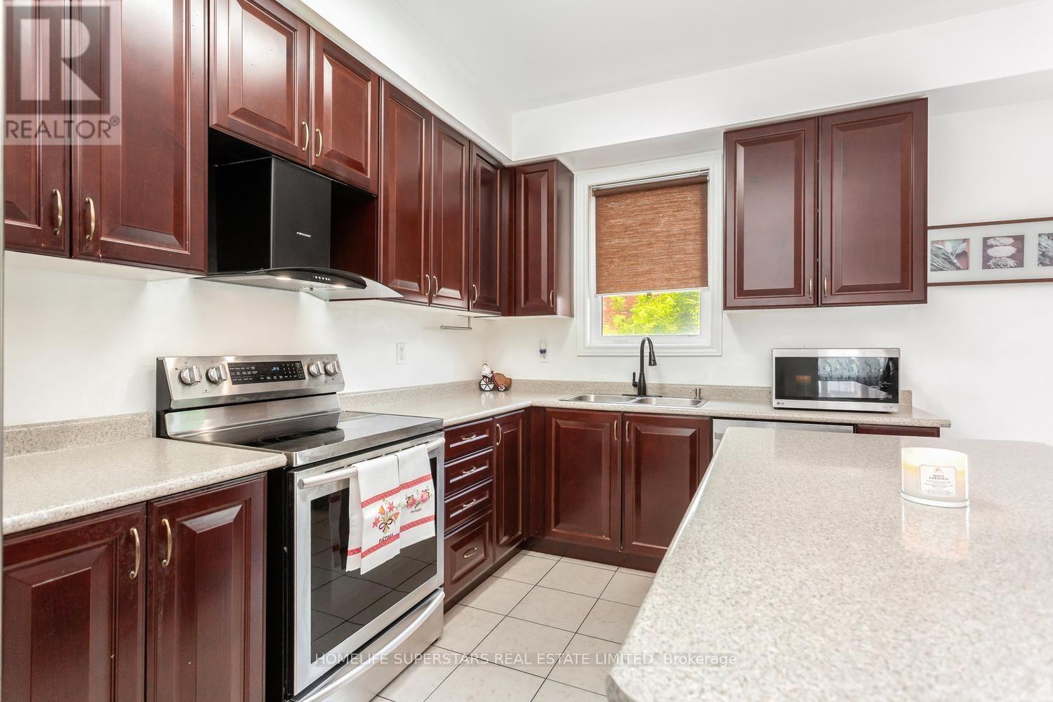 18 Mary Chapman Boulevard, Toronto, Ontario  M9M 0B2 - Photo 17 - W13619226