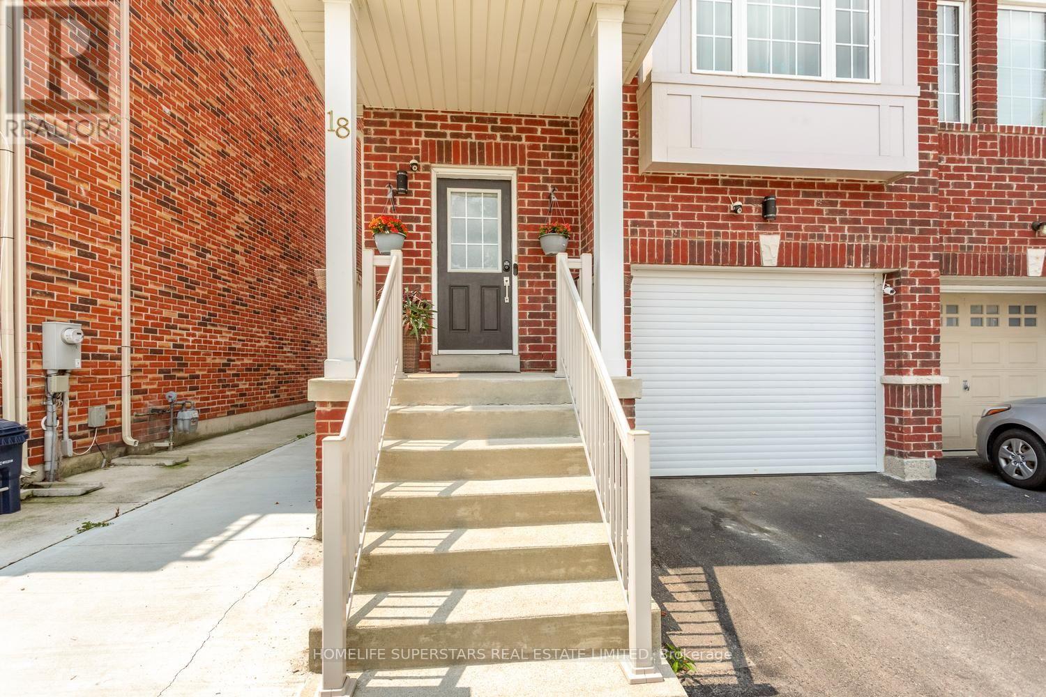 18 Mary Chapman Boulevard, Toronto, Ontario  M9M 0B2 - Photo 4 - W13619226