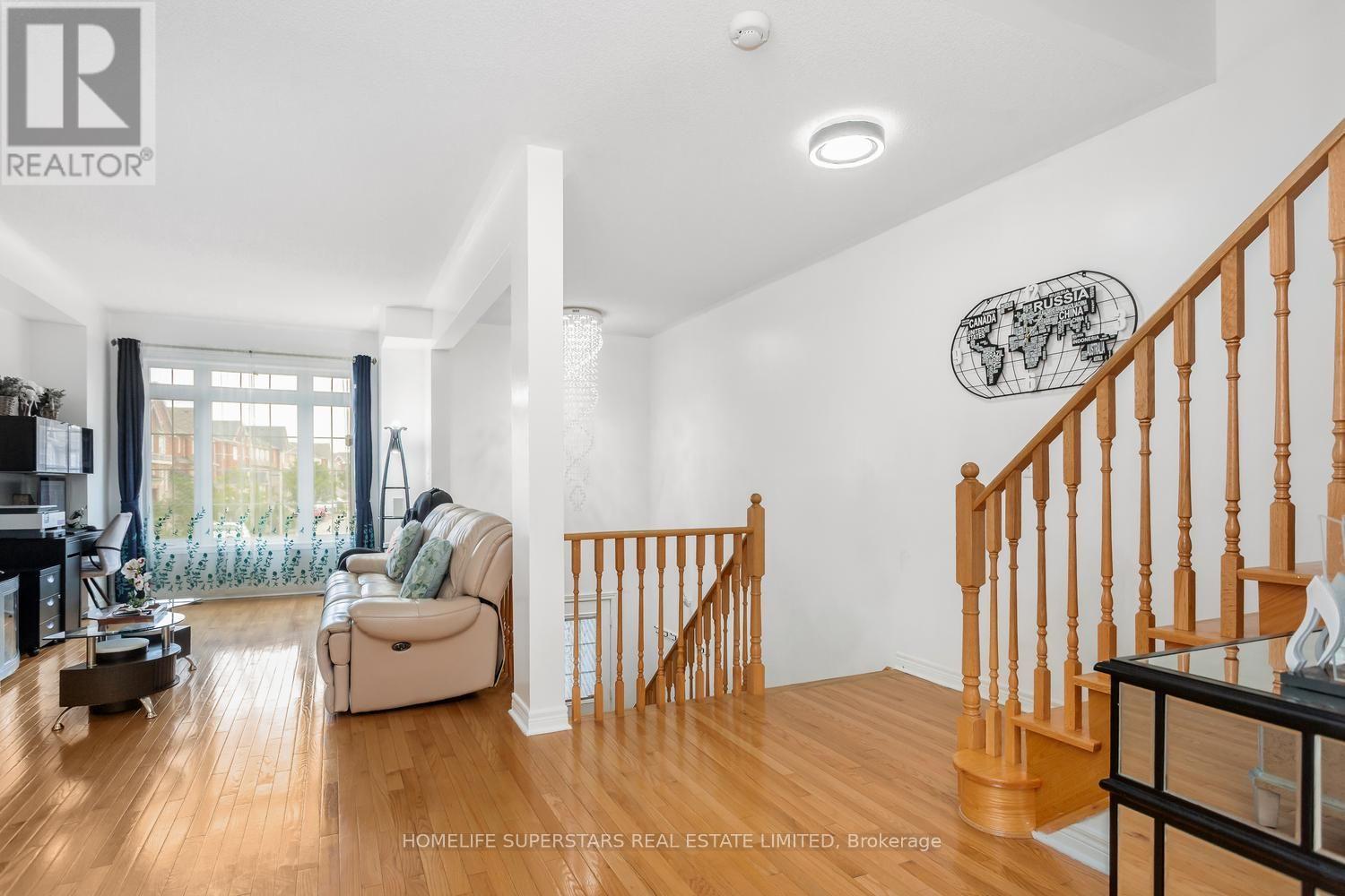18 Mary Chapman Boulevard, Toronto, Ontario  M9M 0B2 - Photo 8 - W13619226