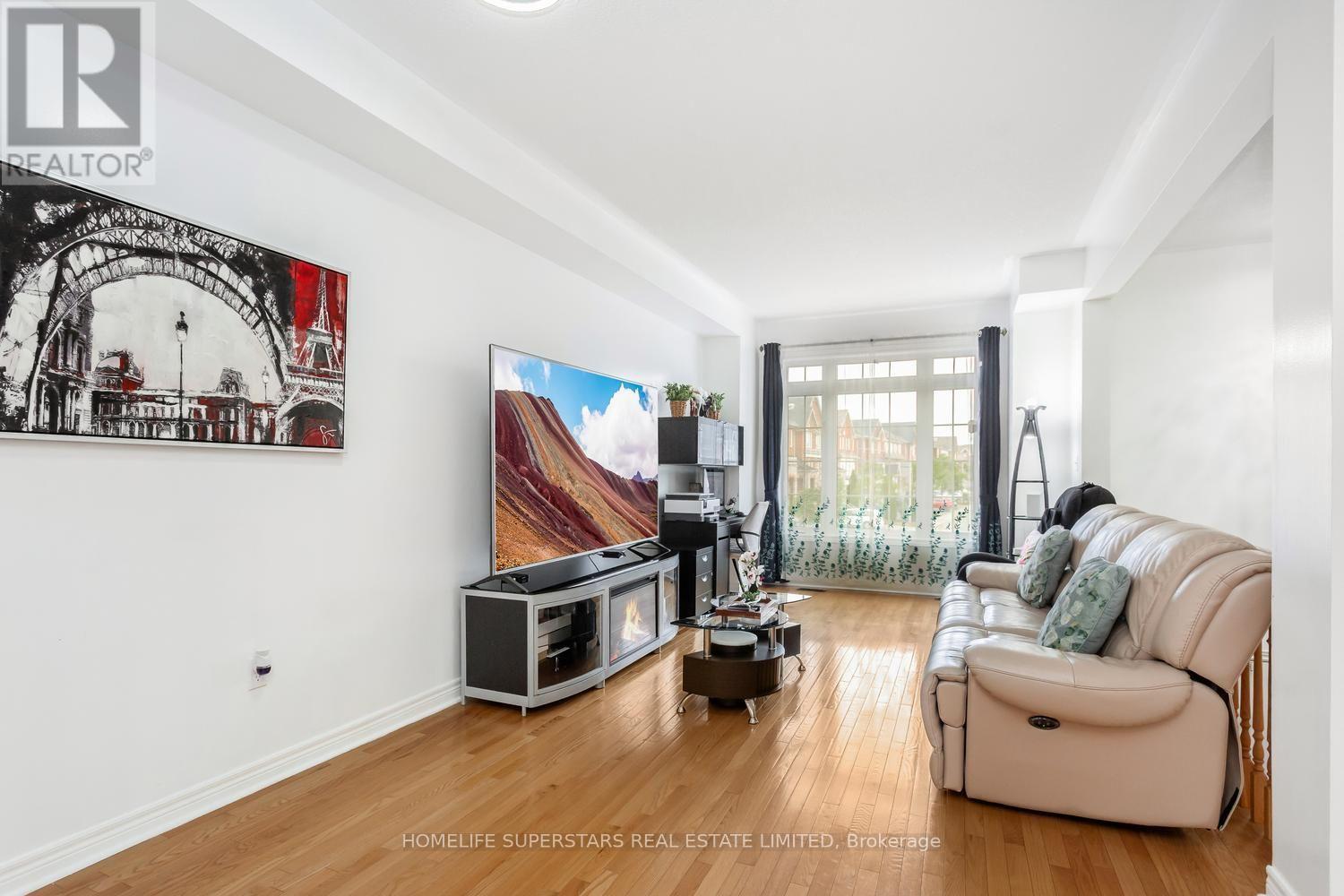 18 Mary Chapman Boulevard, Toronto, Ontario  M9M 0B2 - Photo 9 - W13619226