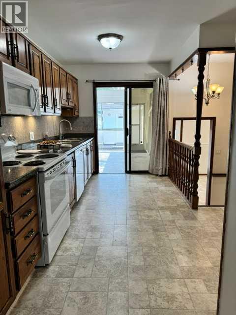 2915 13 Avenue NW, Calgary, Alberta  T2N 1M1 - Photo 10 - A2330680