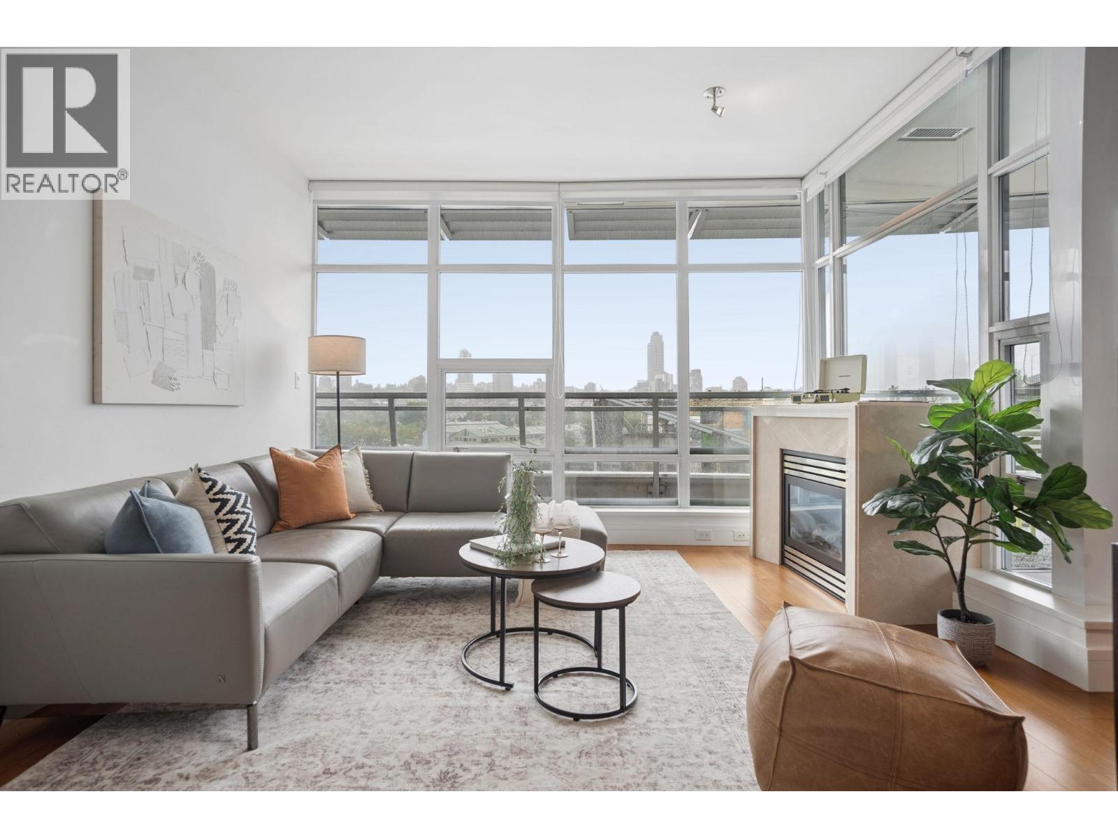 802 628 Kinghorne Mews, Vancouver, British Columbia  V6Z 3H6 - Photo 2 - R3151163