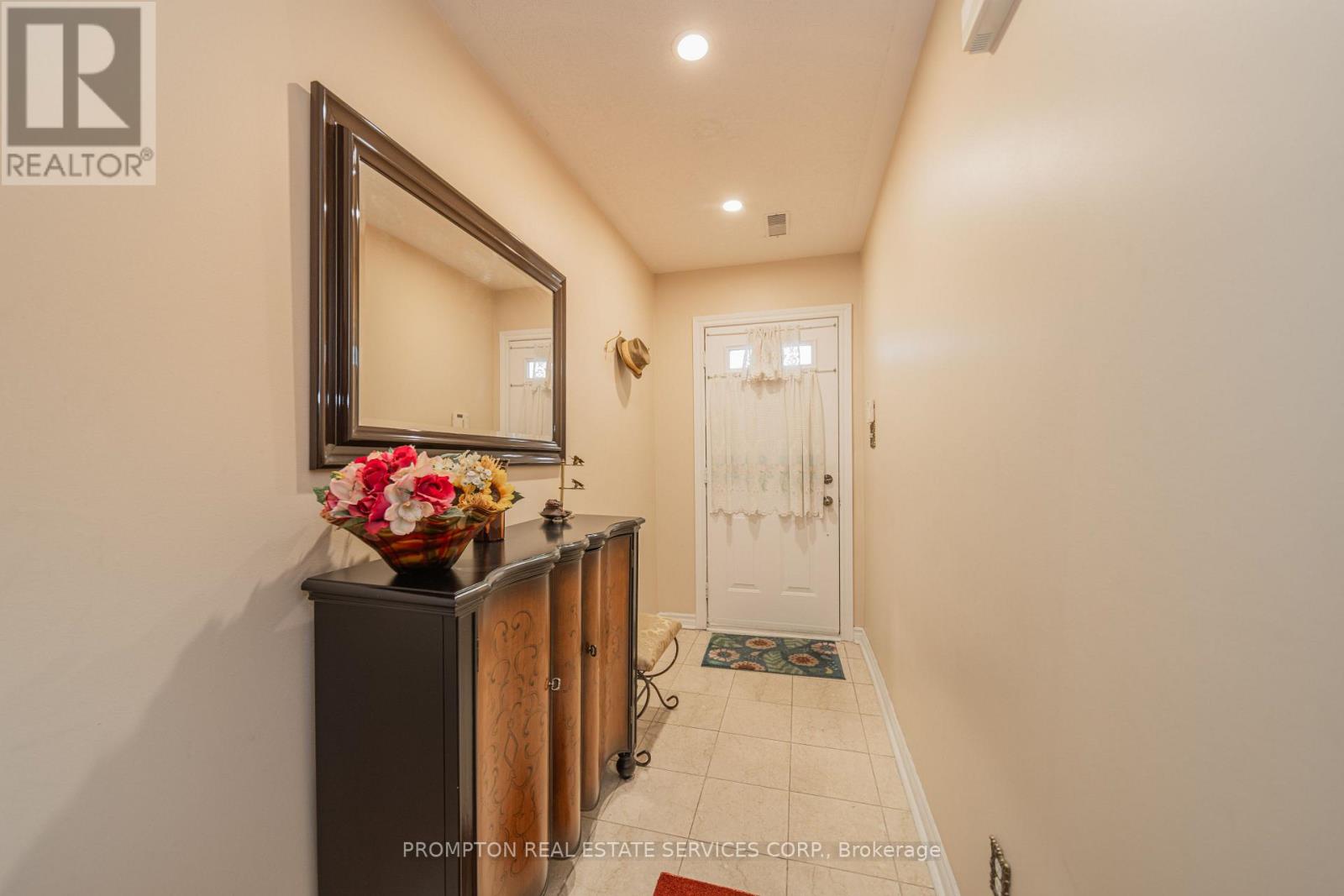 25 Routliffe Lane, Toronto, Ontario  M2N 0A5 - Photo 2 - C13619276