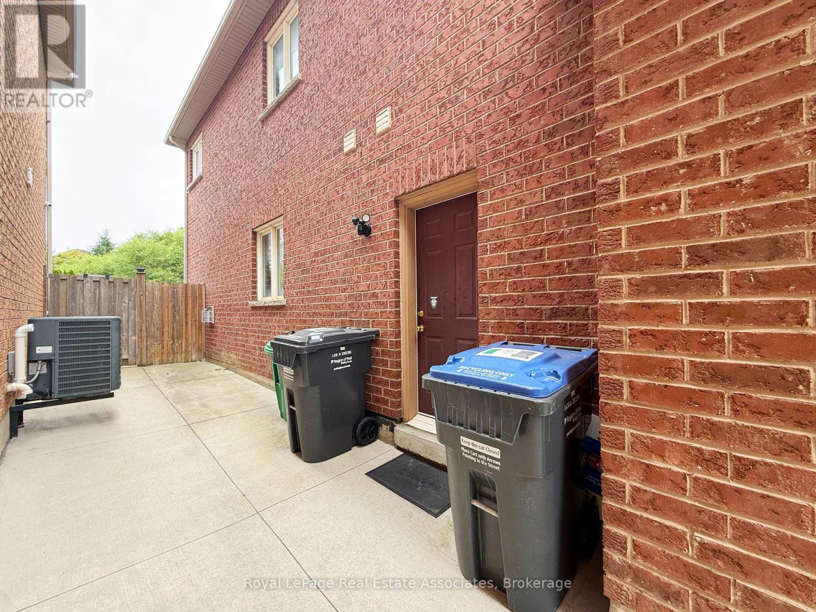 51 Sorbonne Drive, Brampton, Ontario  L6P 1Y6 - Photo 12 - W13619272