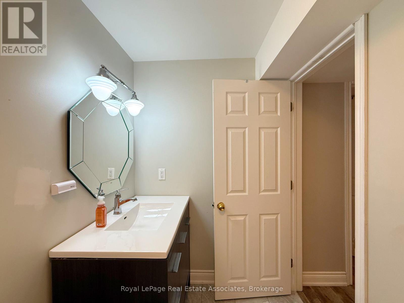 51 Sorbonne Drive, Brampton, Ontario  L6P 1Y6 - Photo 8 - W13619272