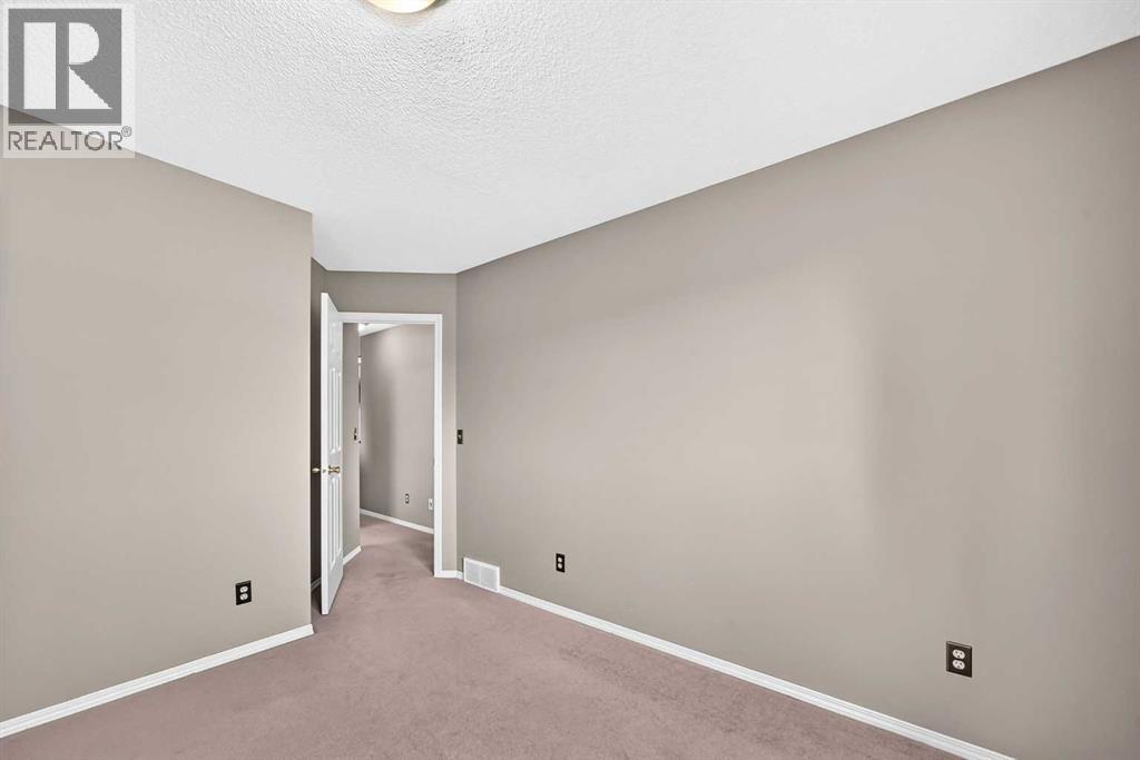 163 Valley Crest Close NW, Calgary, Alberta  T3B 5X2 - Photo 12 - A2331735