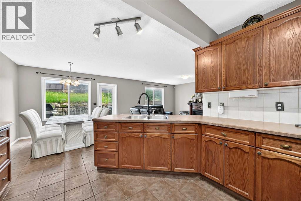 163 Valley Crest Close NW, Calgary, Alberta  T3B 5X2 - Photo 6 - A2331735