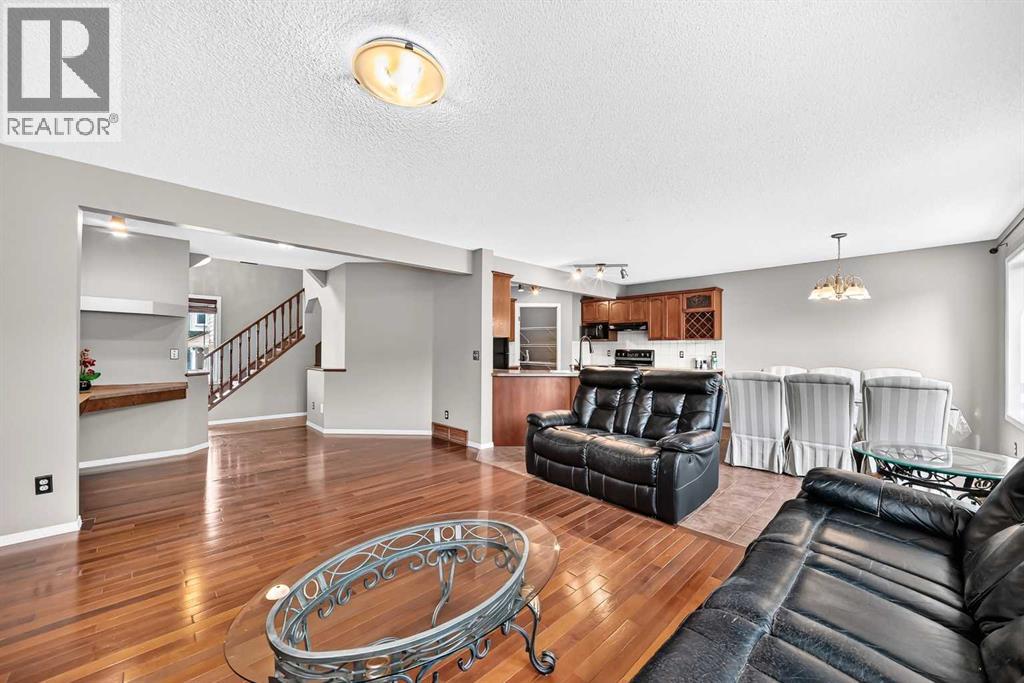 163 Valley Crest Close NW, Calgary, Alberta  T3B 5X2 - Photo 3 - A2331735