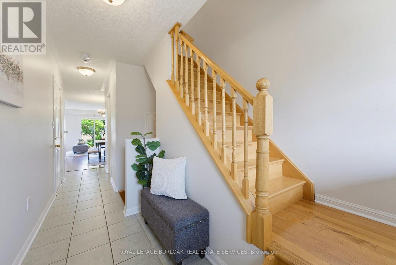 4425 Peter Drive, Burlington, Ontario  L7L 6S7 - Photo 4 - W13619316