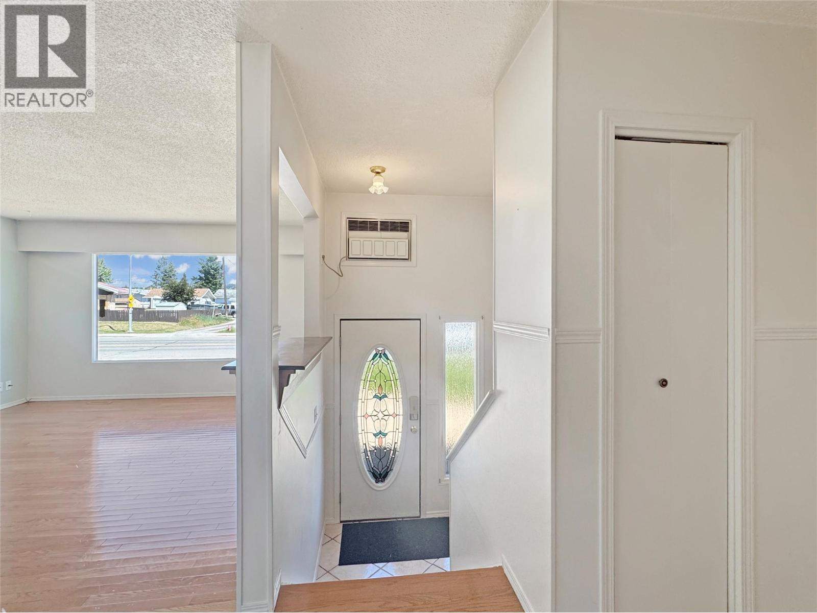 321 11th Street, Cranbrook, British Columbia  V1C 1V1 - Photo 11 - 10390358