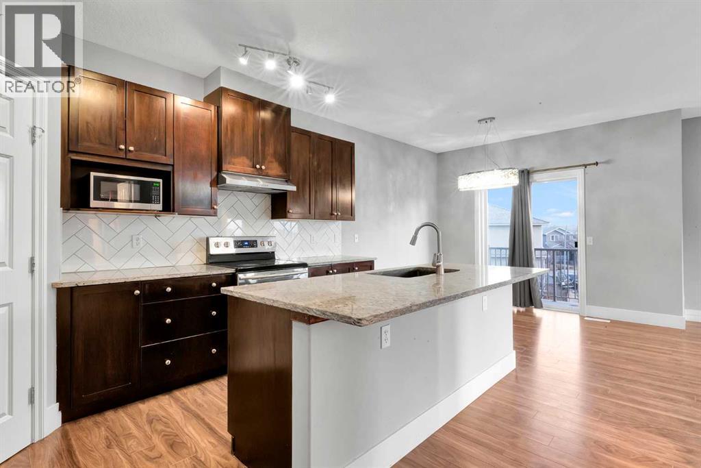 197 Royal Crest View NW, Calgary, Alberta  T3G 5W4 - Photo 4 - A2314361