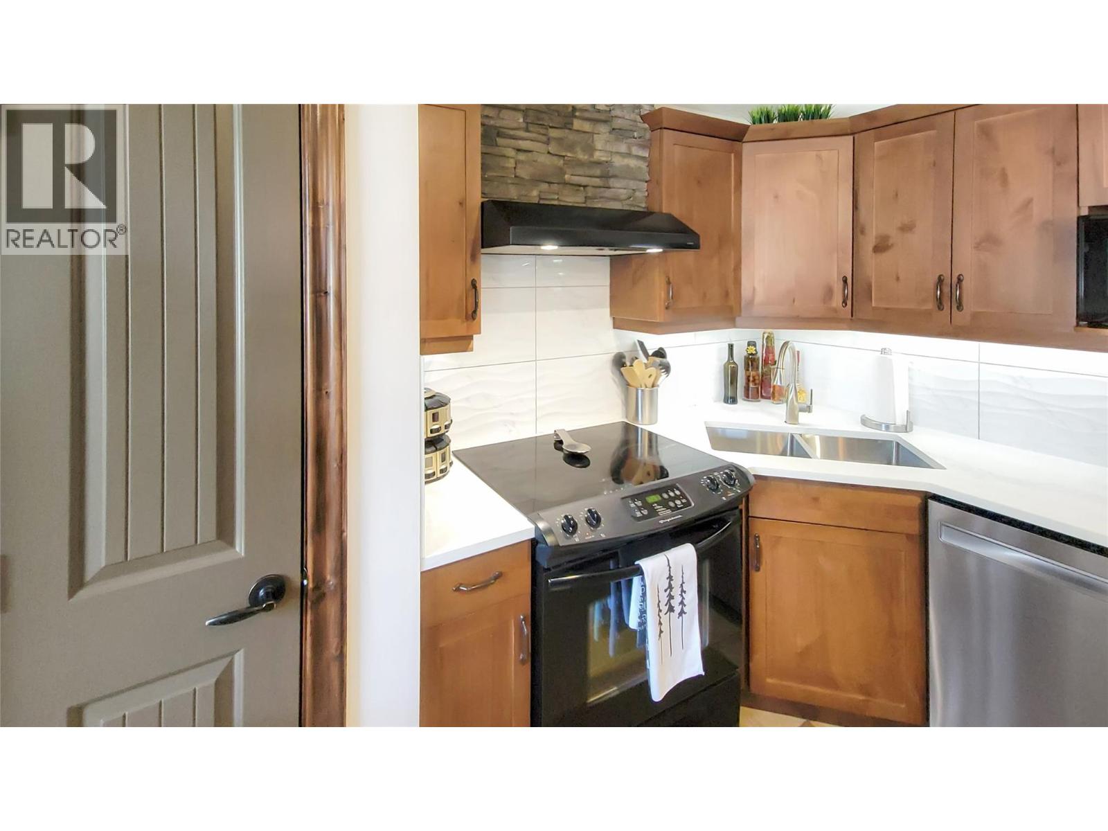 7495 Columbia Avenue Unit# 1106, Radium Hot Springs, British Columbia  V0A 1M0 - Photo 23 - 10392392
