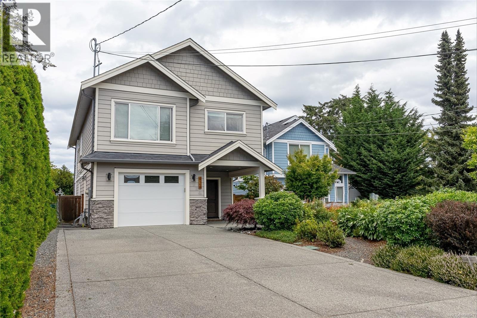 924 Snowdrop Ave, Saanich, British Columbia