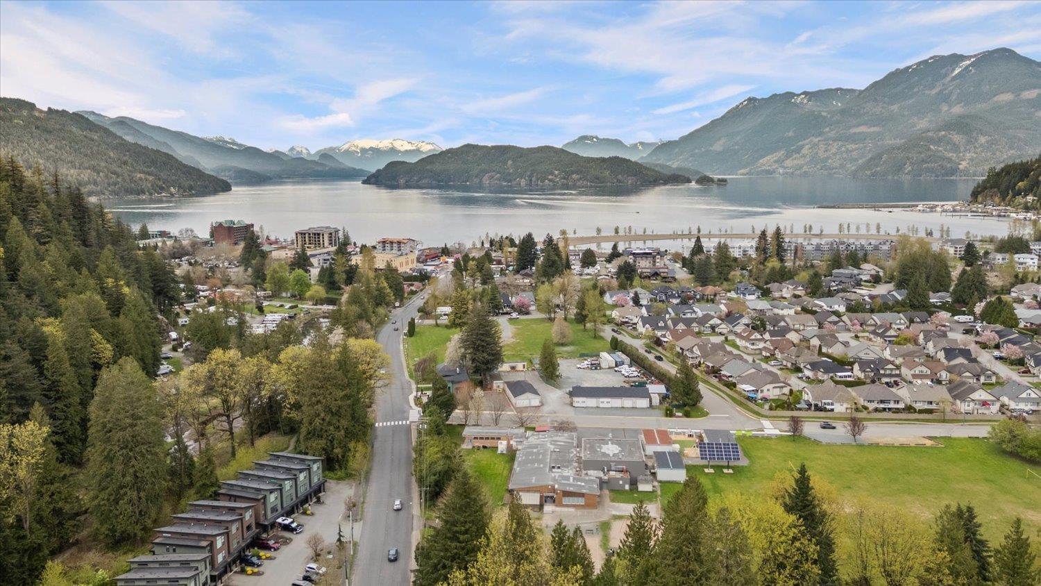 2 520 Hot Springs Road, Harrison Hot Springs, Harrison Hot Springs, British Columbia  V0M 1K0 - Photo 3 - R3119059