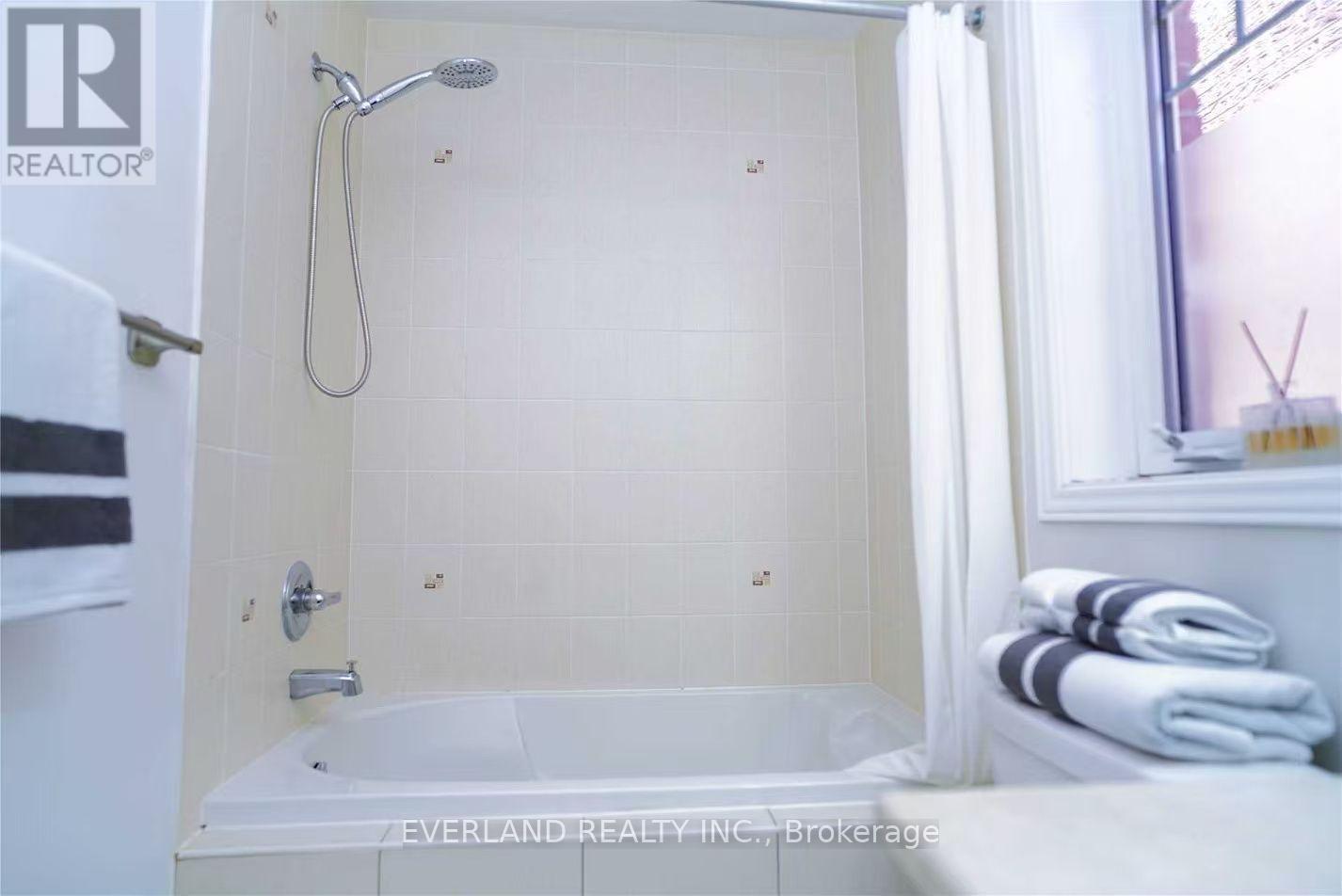 5267 Major Mackenzie Drive E, Markham (Berczy), Ontario  L6C 0N3 - Photo 15 - N13619394