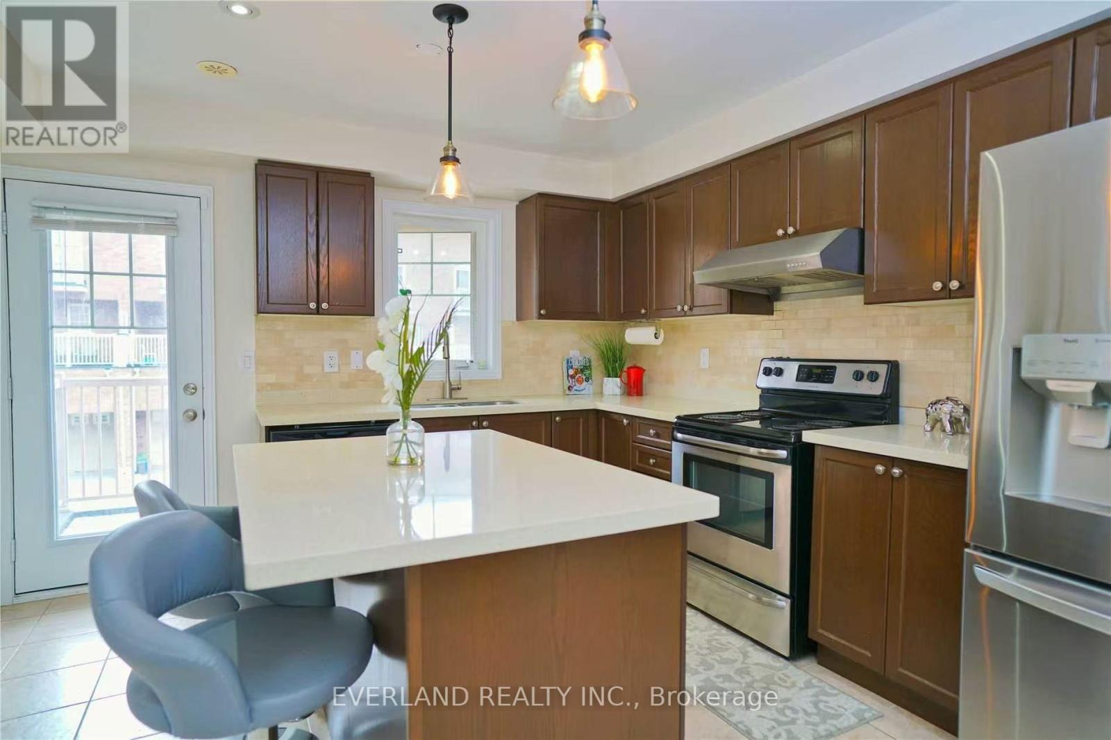 5267 Major Mackenzie Drive E, Markham (Berczy), Ontario  L6C 0N3 - Photo 8 - N13619394