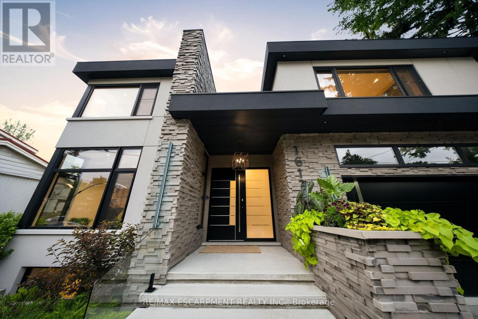 1617 Trotwood Avenue, Mississauga, Ontario  L5G 3Z8 - Photo 4 - W13560388