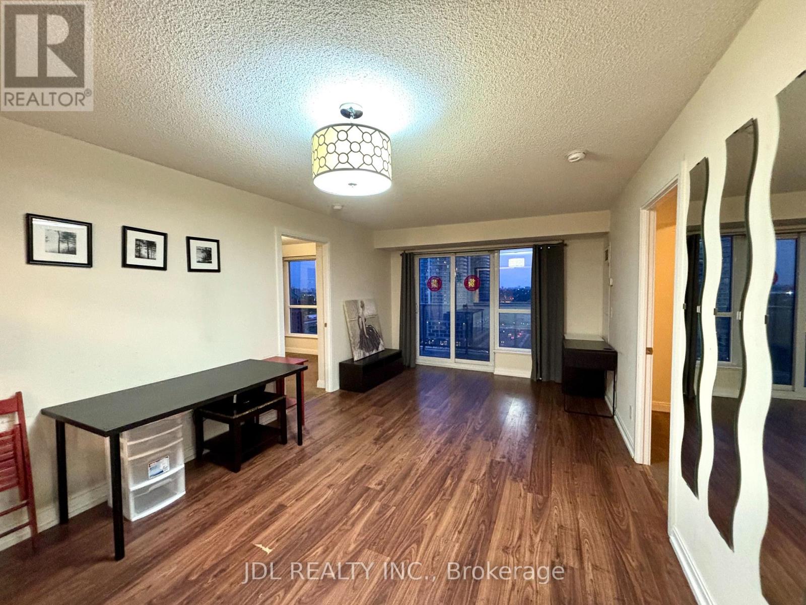 1804 - 151 Village Green Square, Toronto (Agincourt South-Malvern West), Ontario  M1S 0K5 - Photo 2 - E13619420