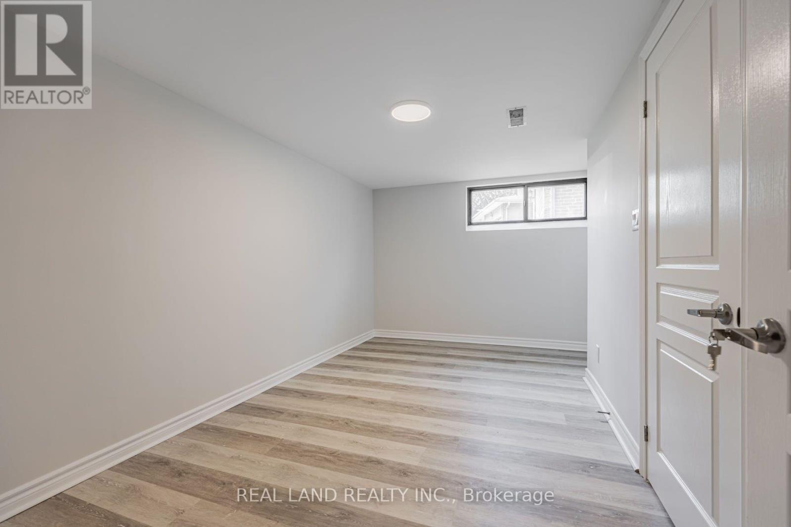 Lower - 274 Timothy Court, Mississauga, Ontario  L5G 2B4 - Photo 17 - W13559724