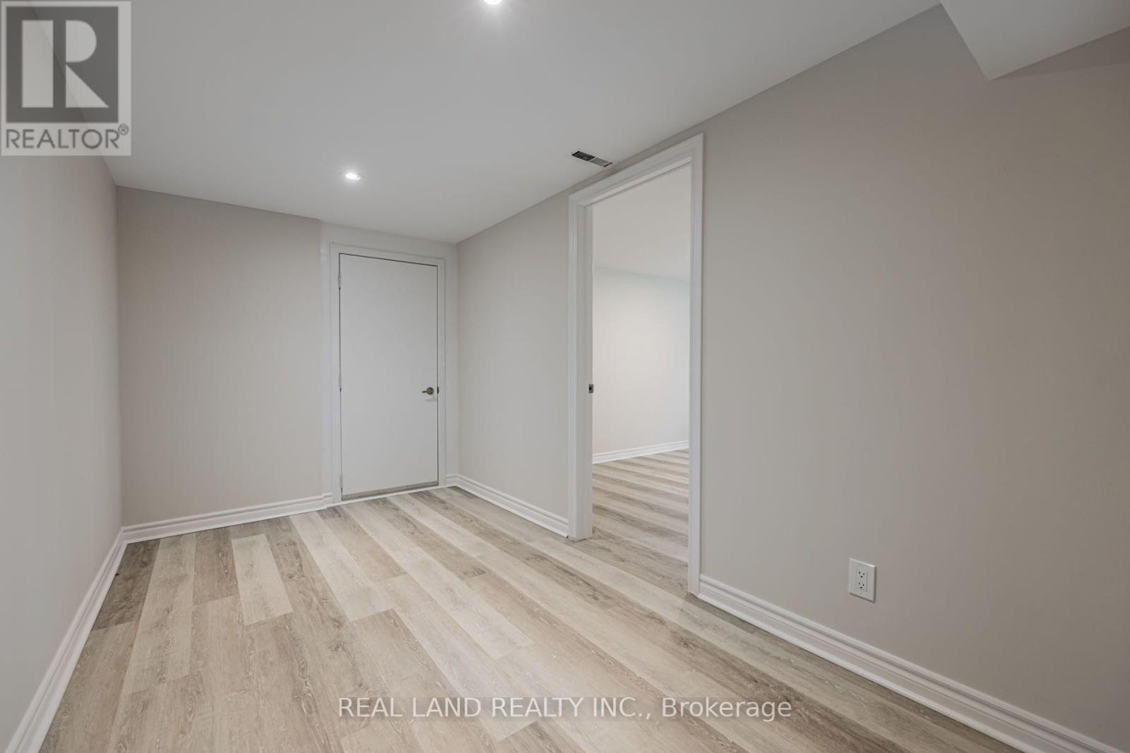 Lower - 274 Timothy Court, Mississauga, Ontario  L5G 2B4 - Photo 18 - W13559724