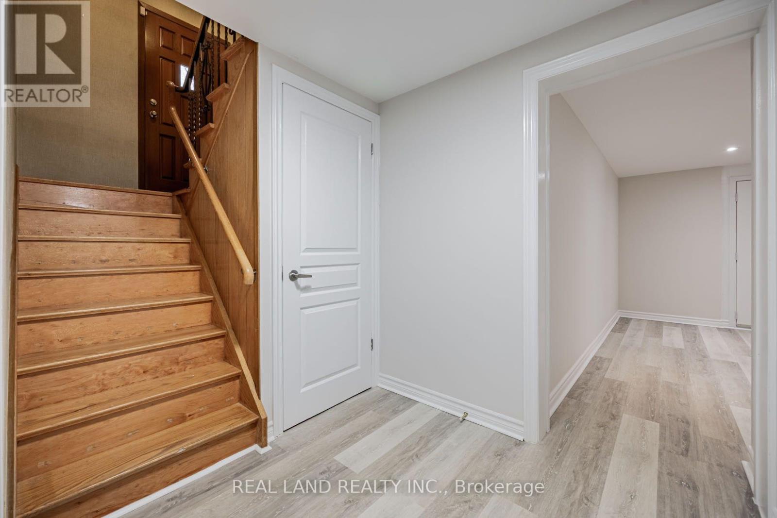 Lower - 274 Timothy Court, Mississauga, Ontario  L5G 2B4 - Photo 3 - W13559724